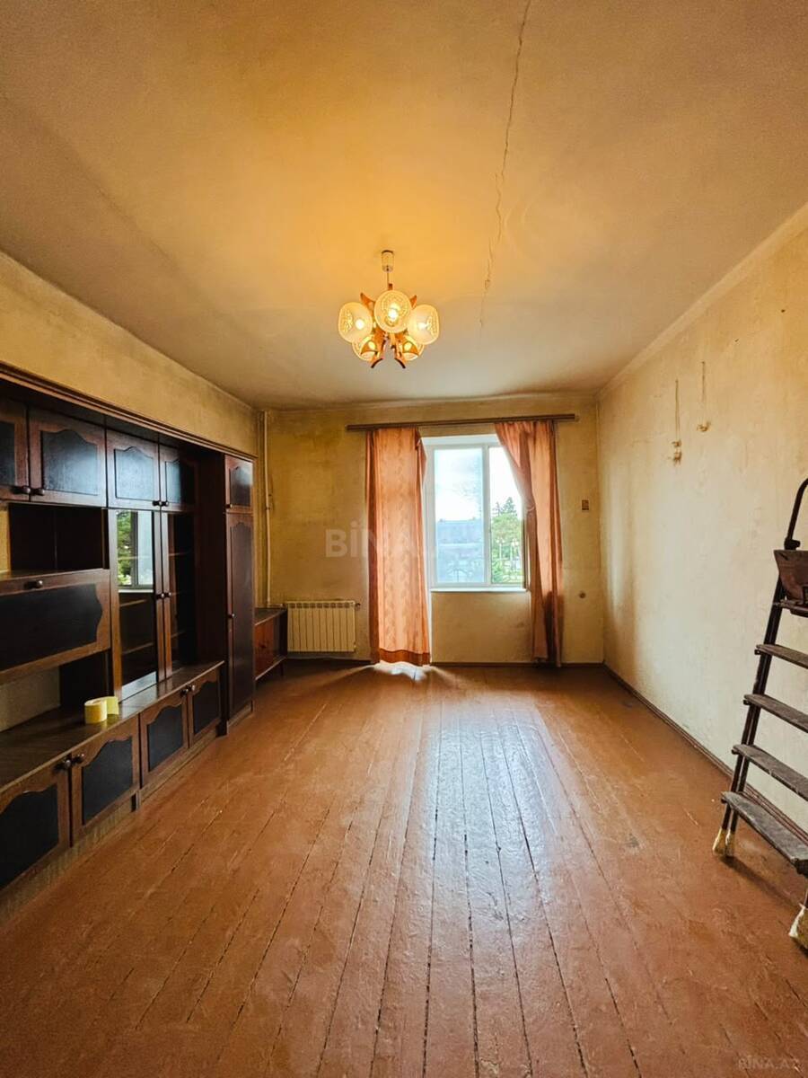 3 otaqlı Köhnə tikili, Bakıxanov q., Bakı