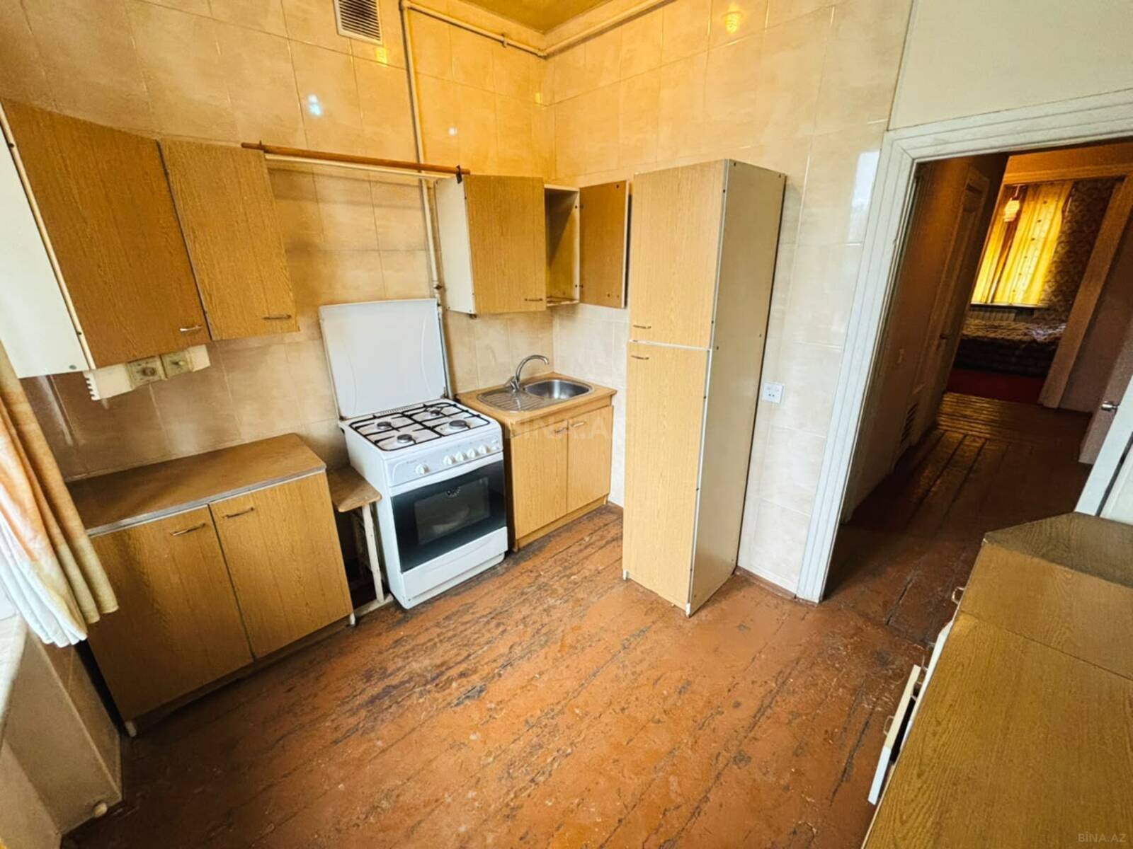 3 otaqlı Köhnə tikili, Bakıxanov q., Bakı