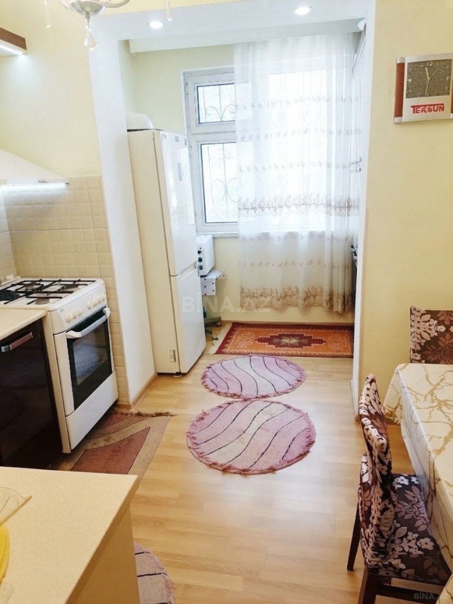 3 otaqlı Köhnə tikili, Nizami m., Bakı