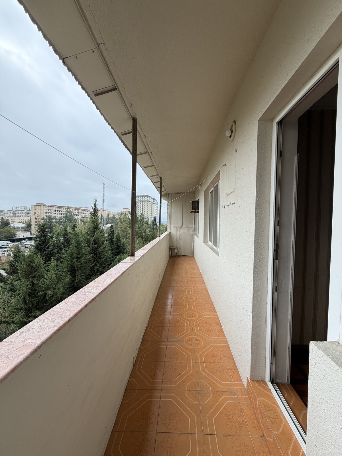 5 otaqlı Köhnə tikili, Xalqlar Dostluğu m., Bakı