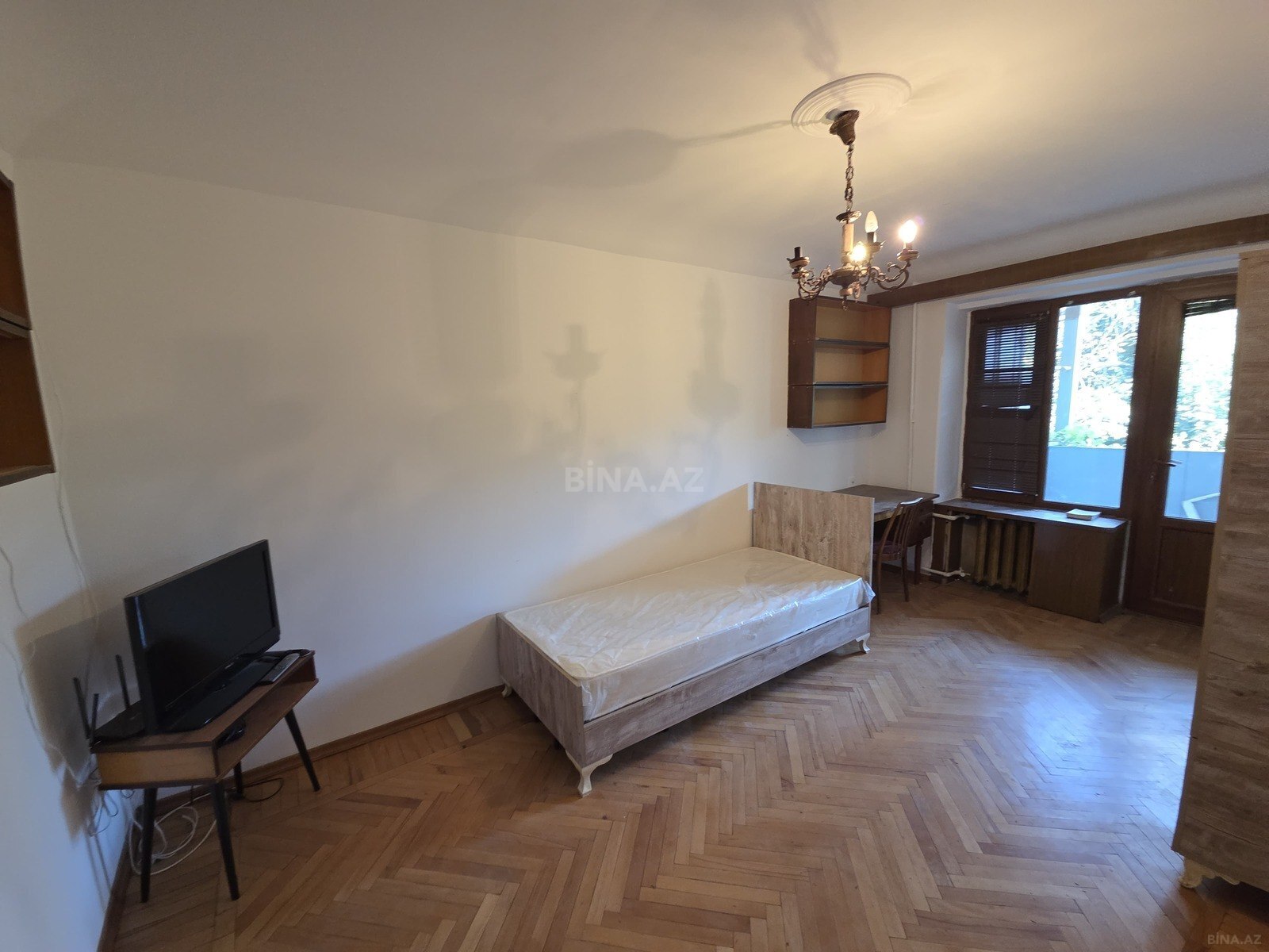 4 otaqlı Köhnə tikili, Elmlər Akademiyası m., Bakı