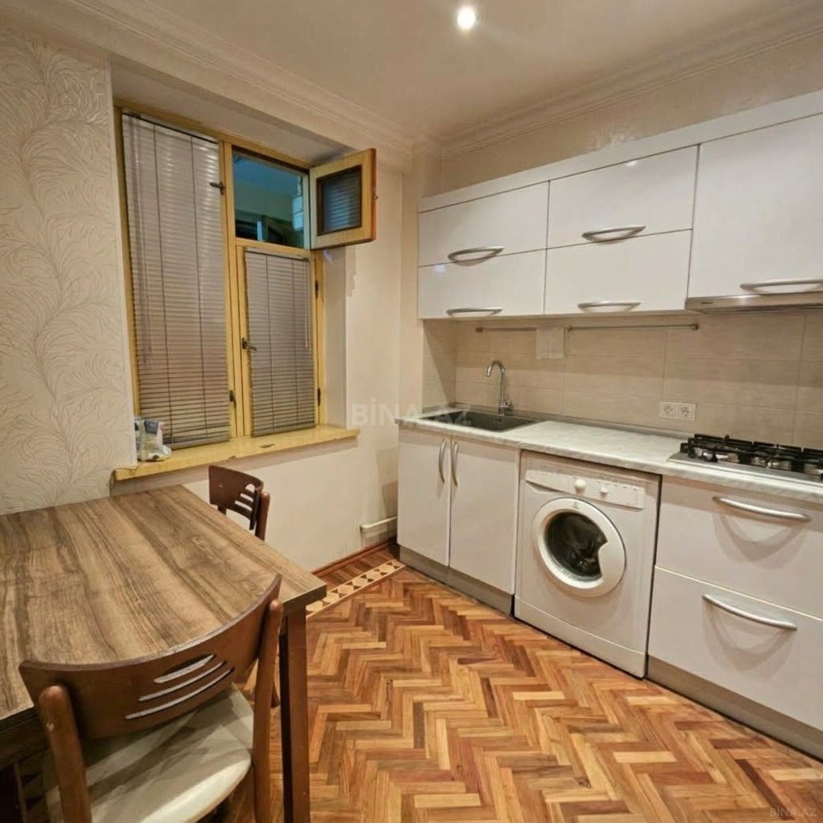 2 otaqlı Köhnə tikili, 28 May m., Bakı