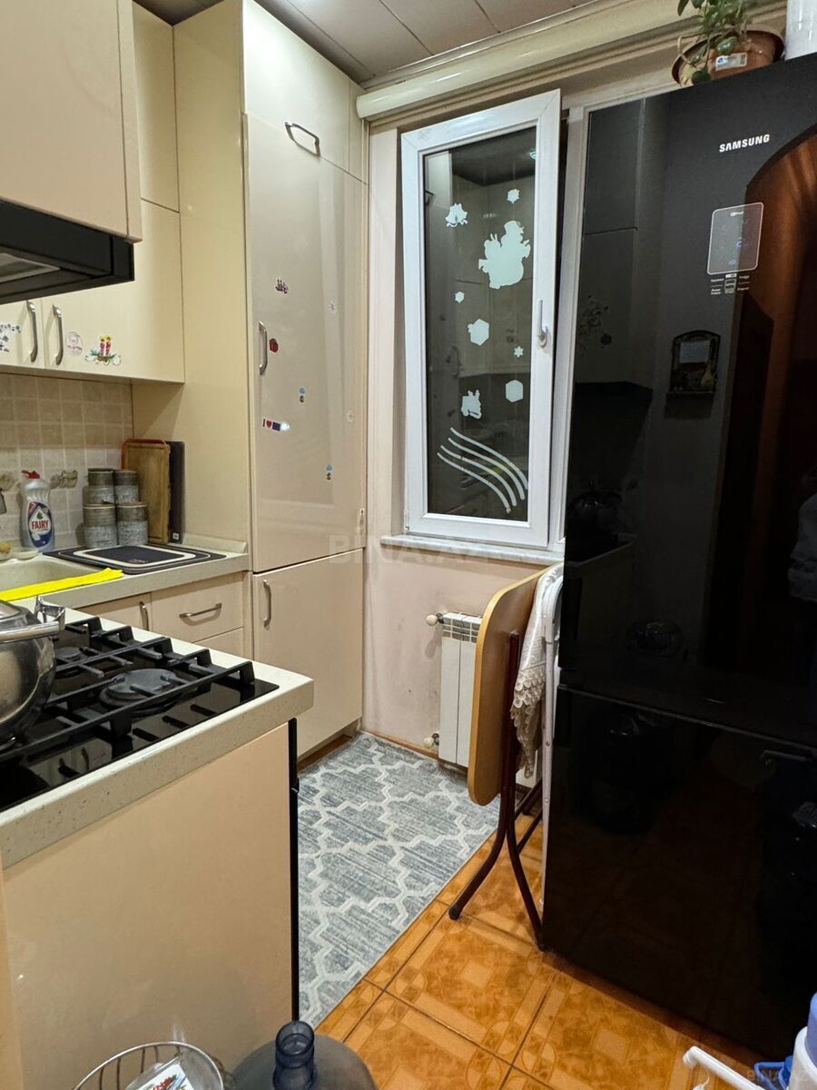 2 otaqlı Köhnə tikili, Memar Əcəmi m., Bakı