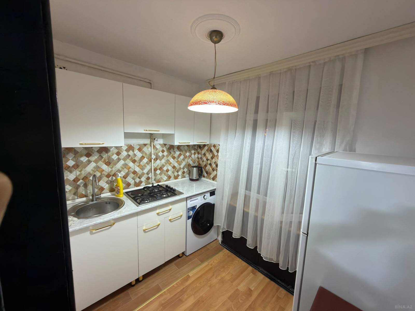 2 otaqlı Köhnə tikili, Şah İsmayıl Xətai m., Bakı