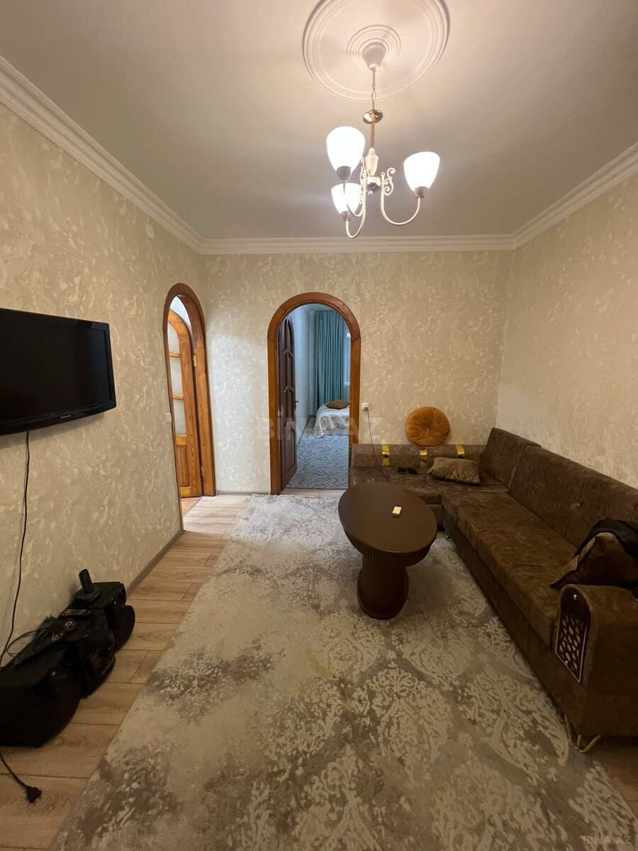 2 otaqlı Köhnə tikili, Memar Əcəmi m., Bakı