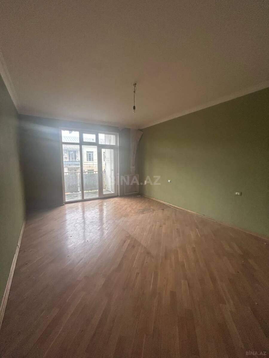 3 otaqlı Köhnə tikili, Elmlər Akademiyası m., Bakı