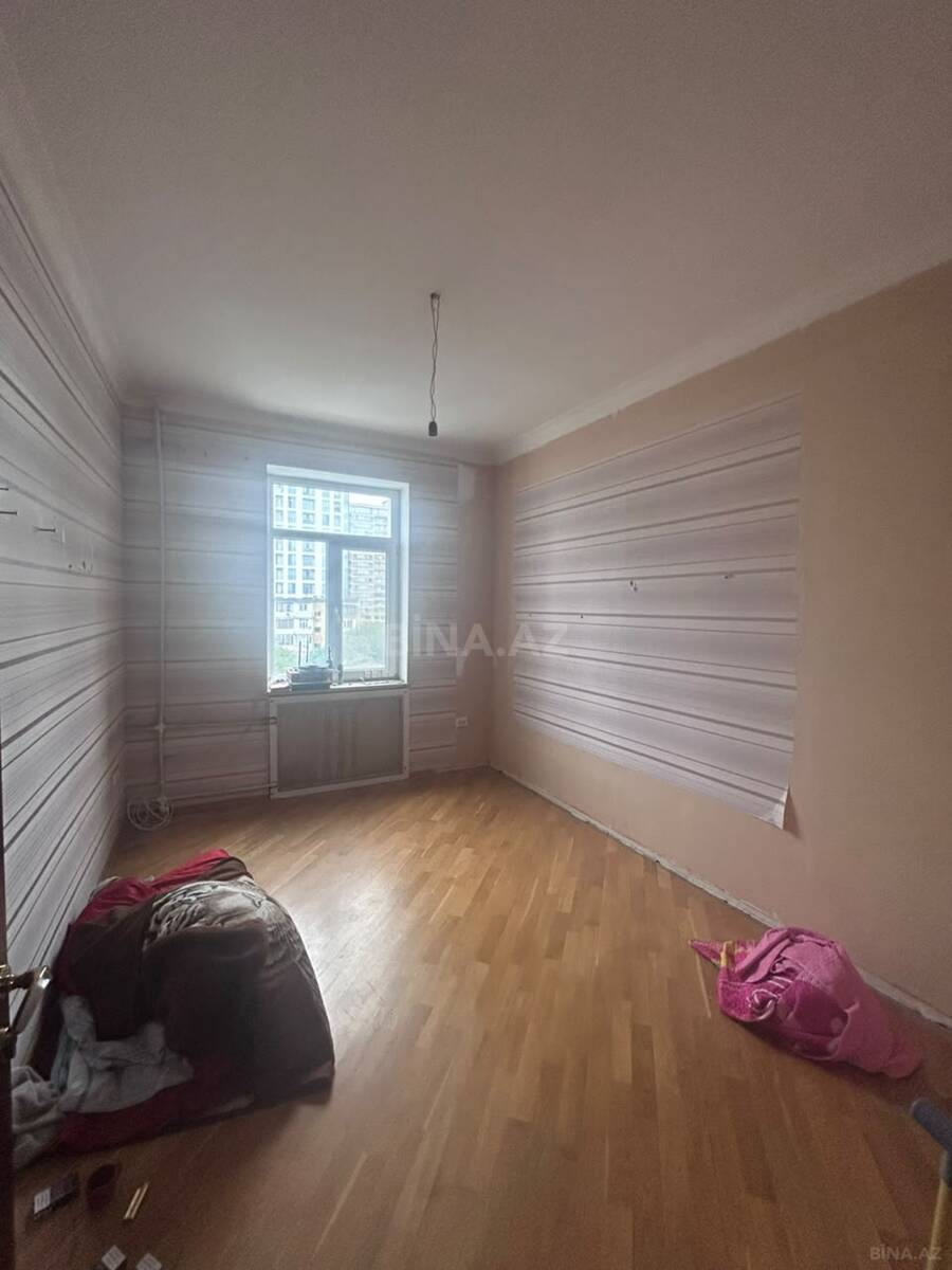 3 otaqlı Köhnə tikili, Elmlər Akademiyası m., Bakı