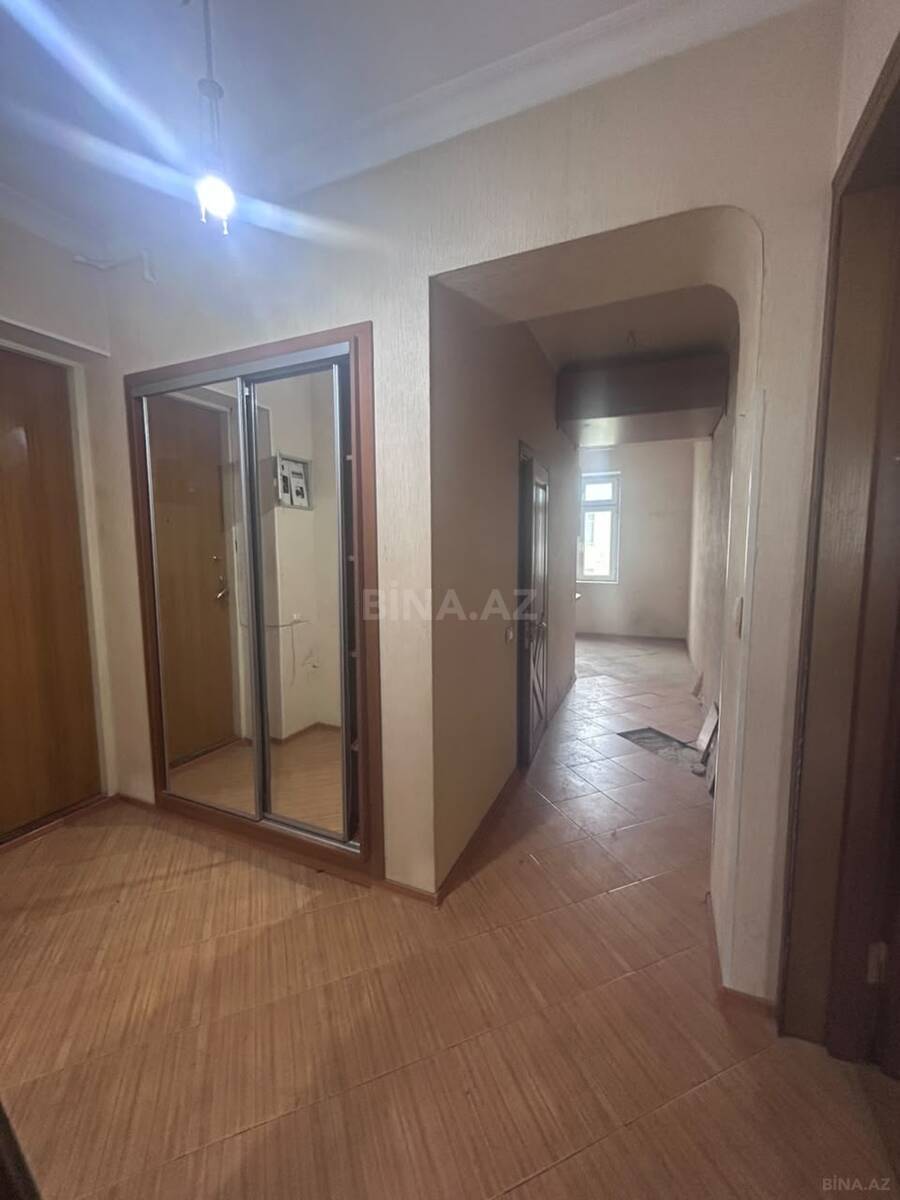 3 otaqlı Köhnə tikili, Elmlər Akademiyası m., Bakı