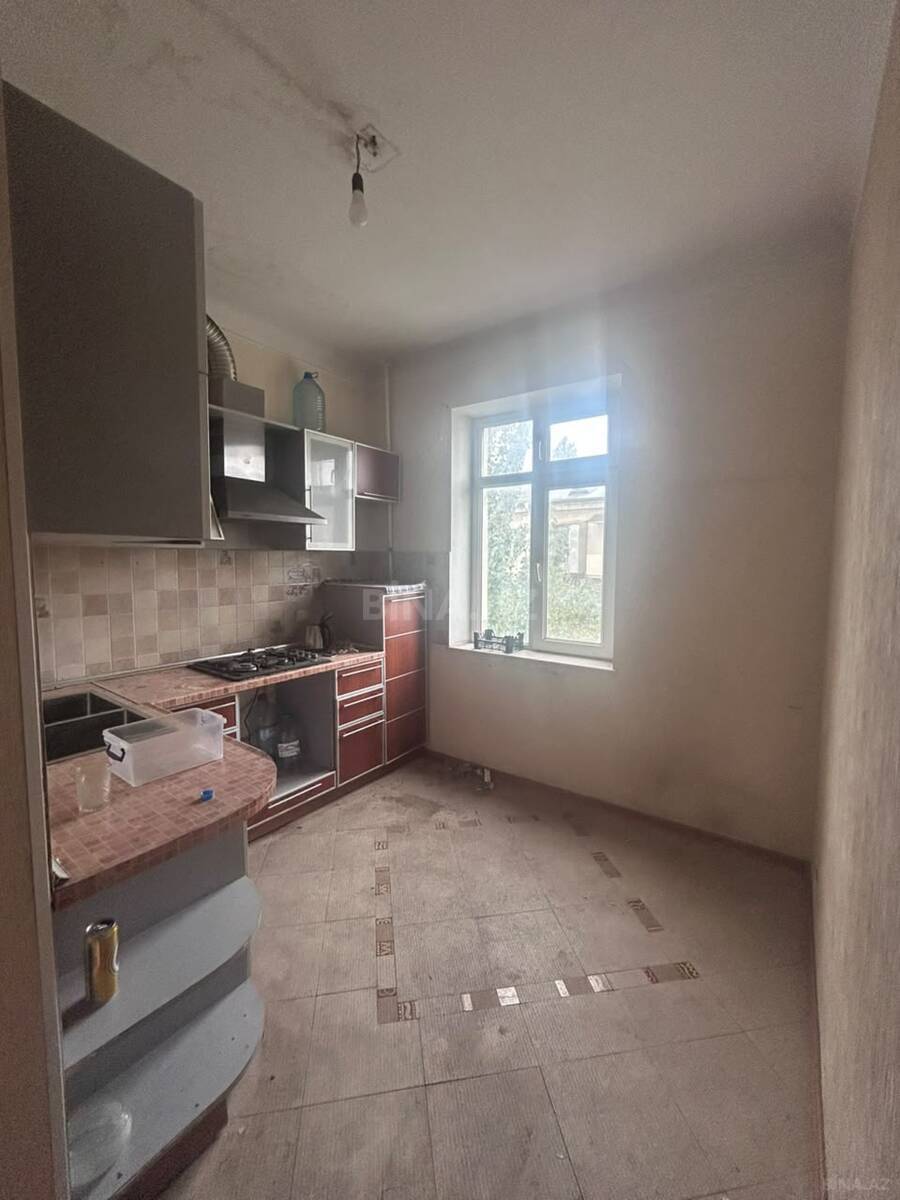 3 otaqlı Köhnə tikili, Elmlər Akademiyası m., Bakı