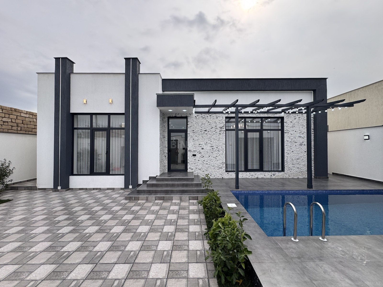 4 otaqlı Həyət evi/Bağ evi, Şüvəlan q., Bakı