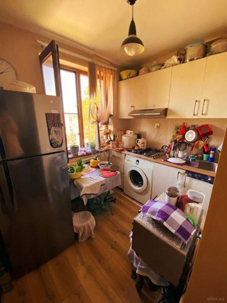 1 otaqlı Köhnə tikili, Qara Qarayev m., Bakı