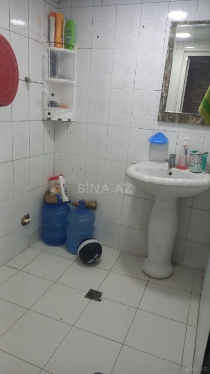 3 otaqlı Köhnə tikili, Memar Əcəmi m., Bakı