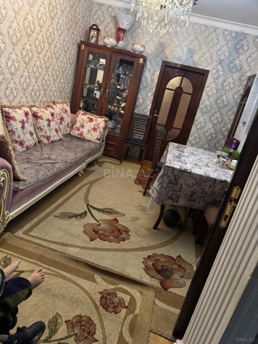 3 otaqlı Köhnə tikili, Memar Əcəmi m., Bakı