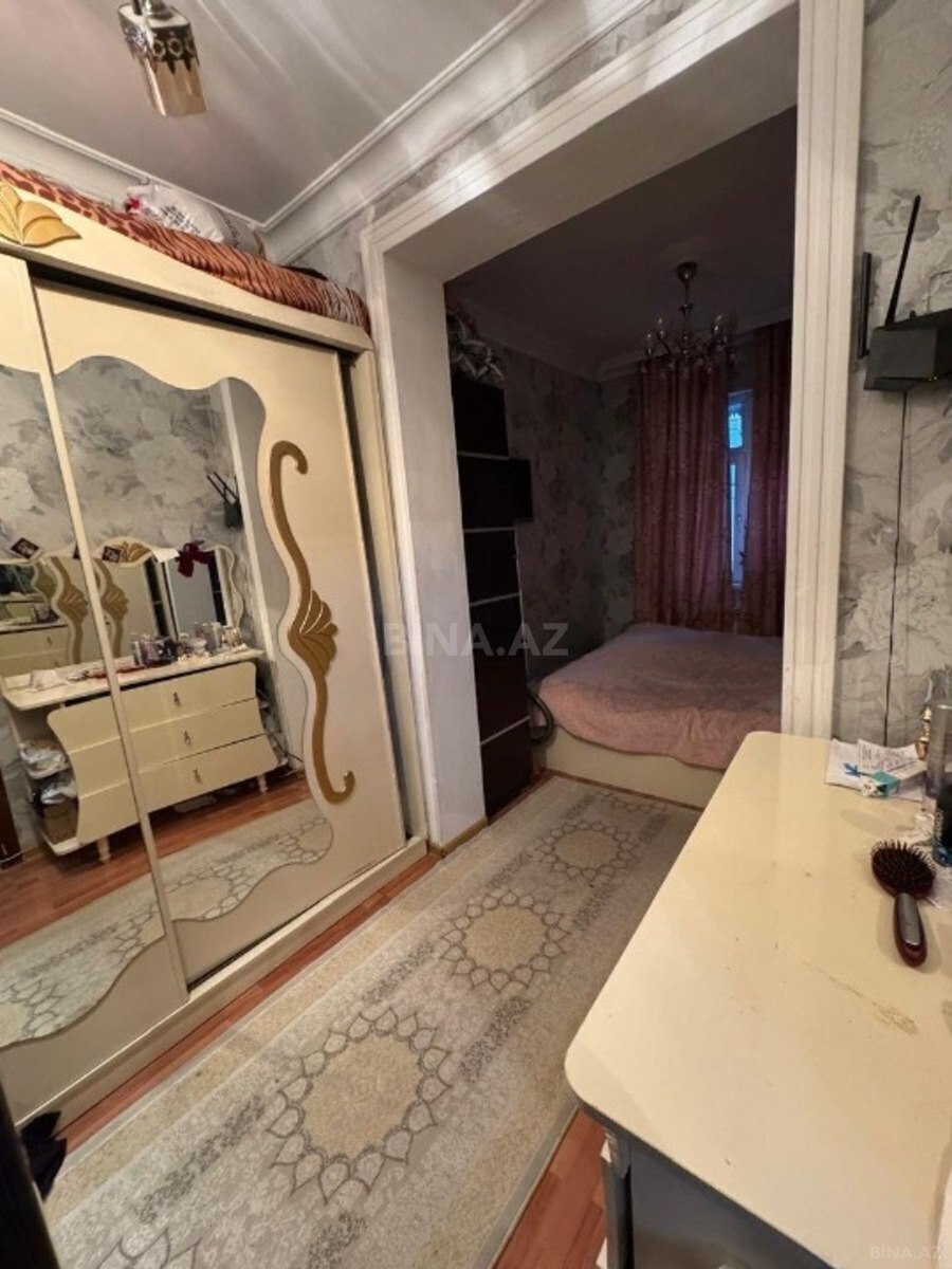 3 otaqlı Köhnə tikili, Memar Əcəmi m., Bakı