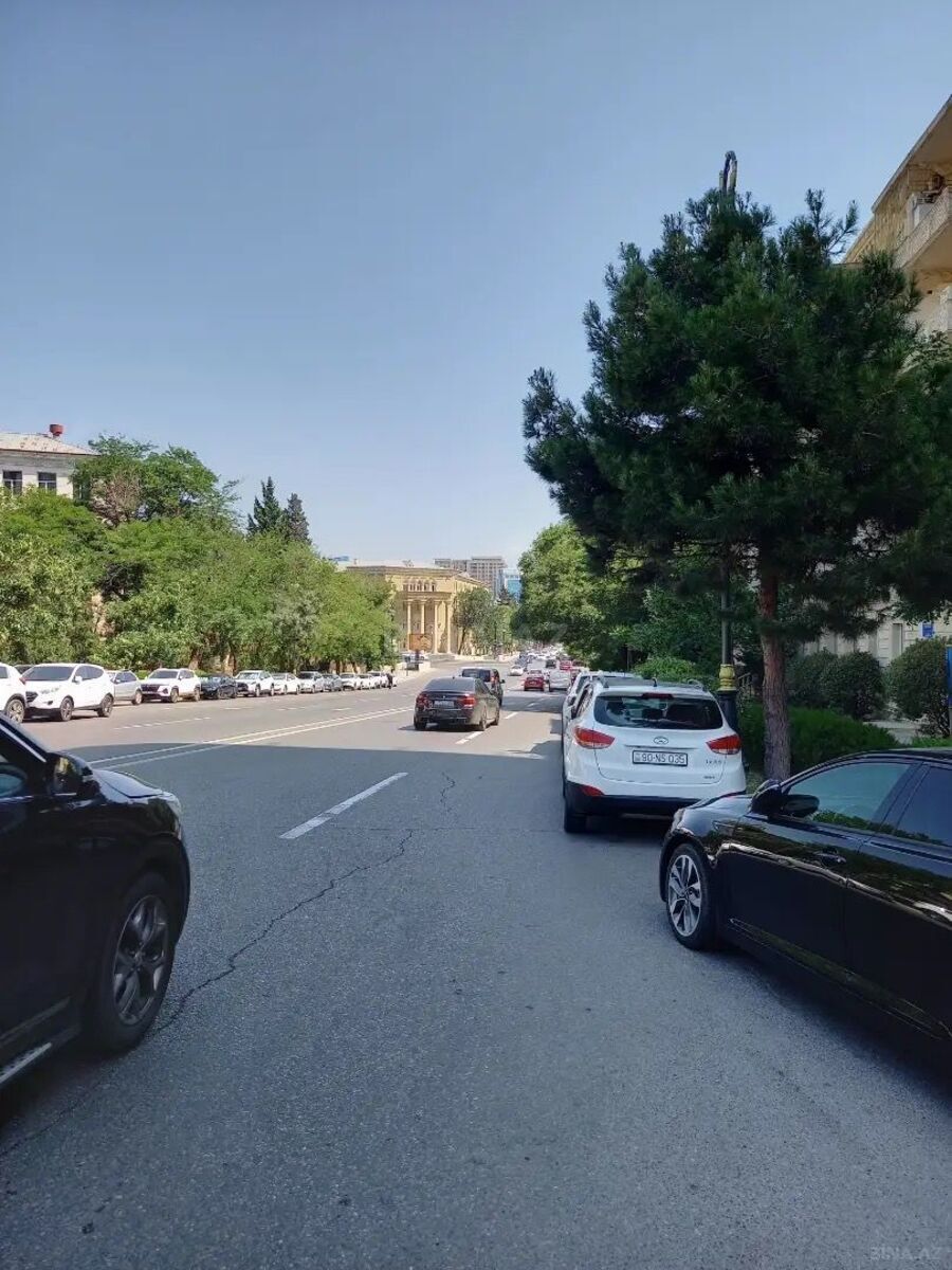 3 otaqlı Köhnə tikili, Elmlər Akademiyası m., Bakı