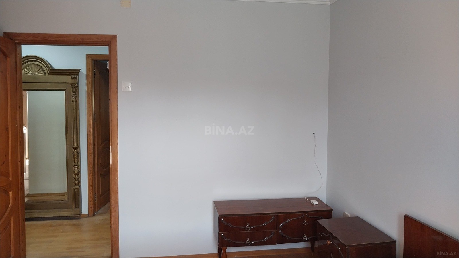 3 otaqlı Köhnə tikili, Nizami m., Bakı