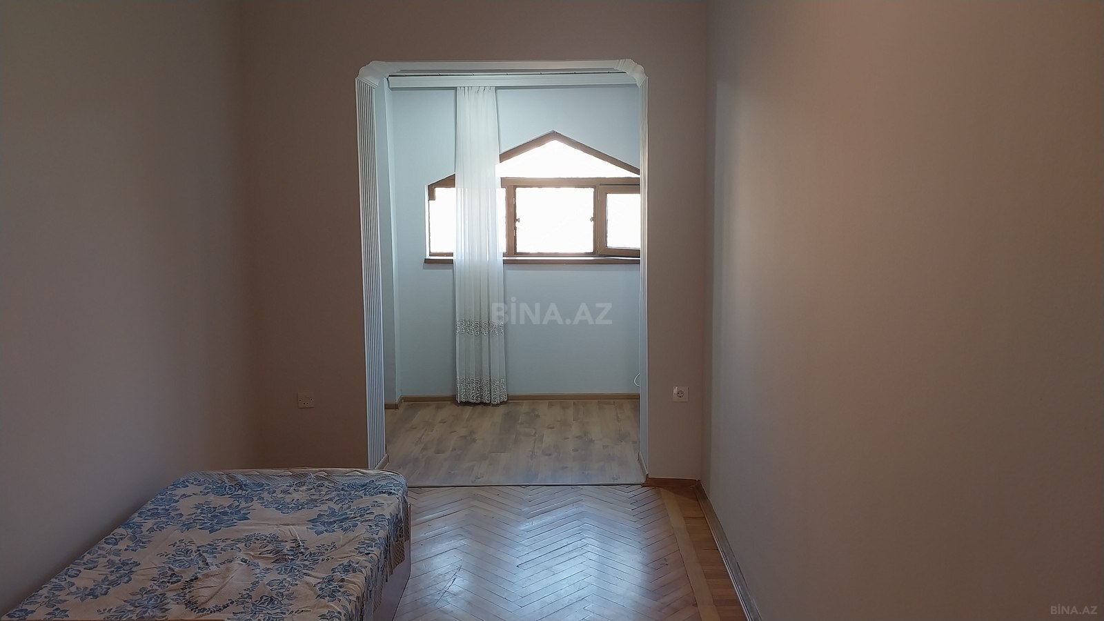 3 otaqlı Köhnə tikili, Nizami m., Bakı