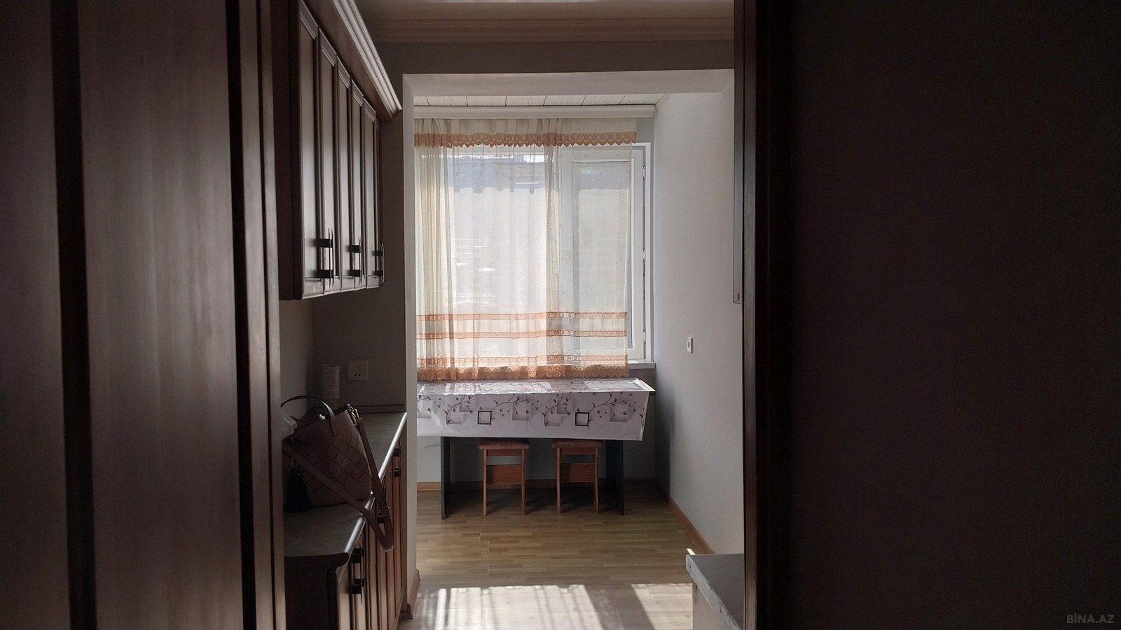 3 otaqlı Köhnə tikili, Nizami m., Bakı