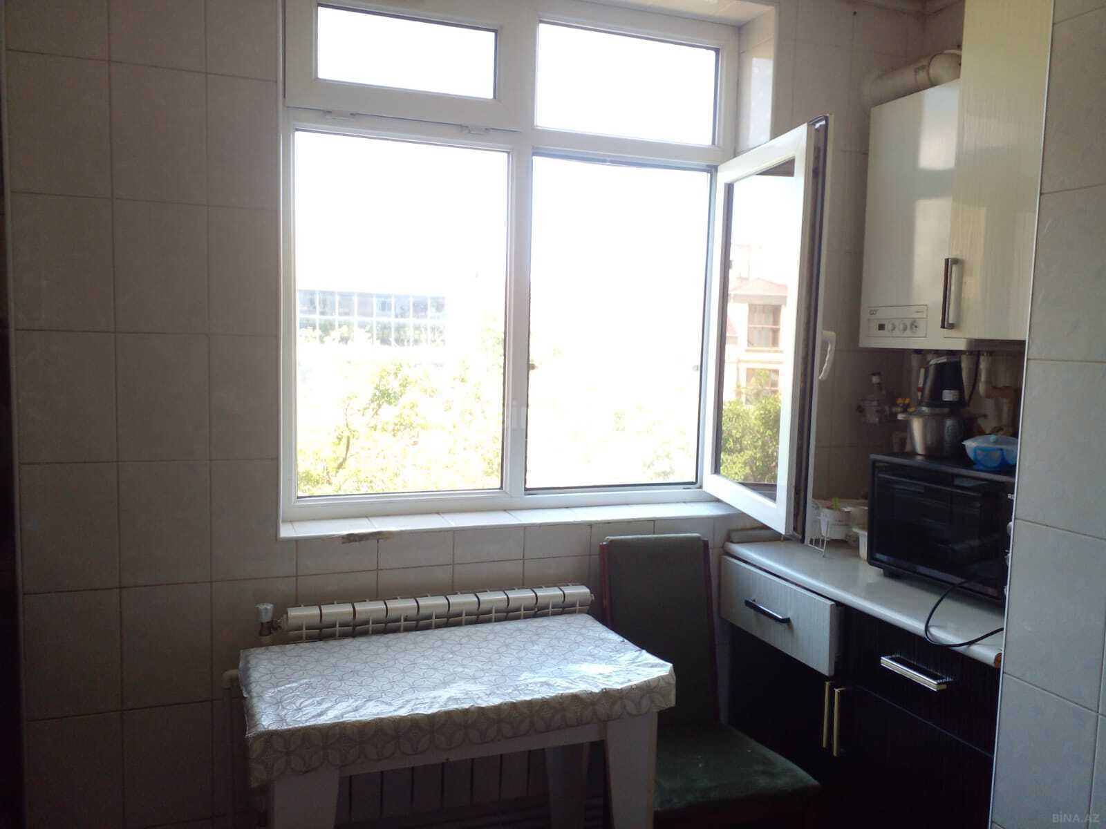 3 otaqlı Köhnə tikili, Xalqlar Dostluğu m., Bakı