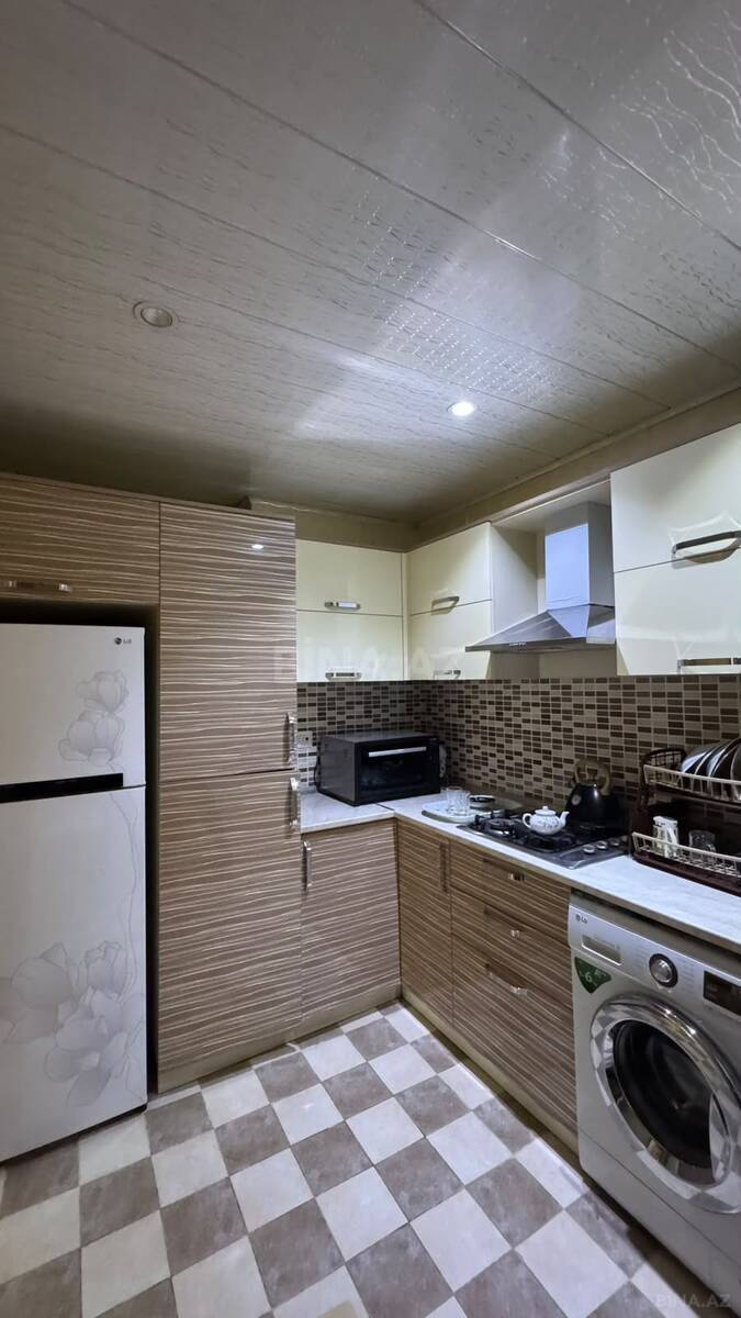 2 otaqlı Köhnə tikili, Elmlər Akademiyası m., Bakı