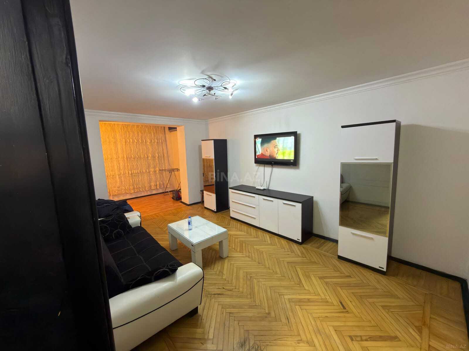 2 otaqlı Köhnə tikili, Şah İsmayıl Xətai m., Bakı