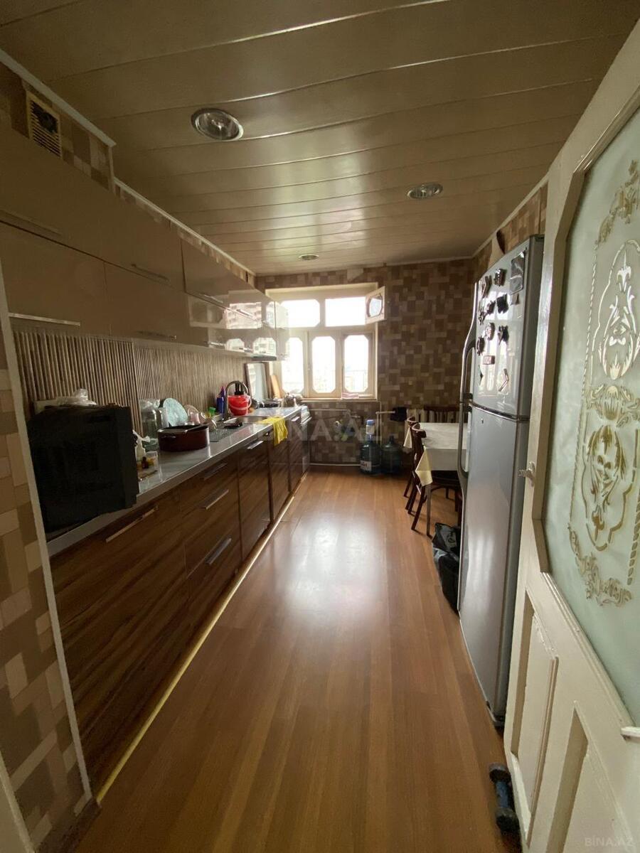3 otaqlı Köhnə tikili, Nizami m., Bakı