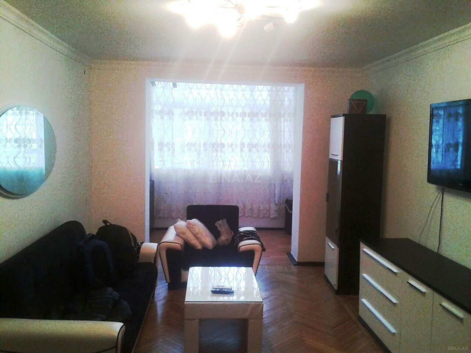 2 otaqlı Köhnə tikili, Şah İsmayıl Xətai m., Bakı