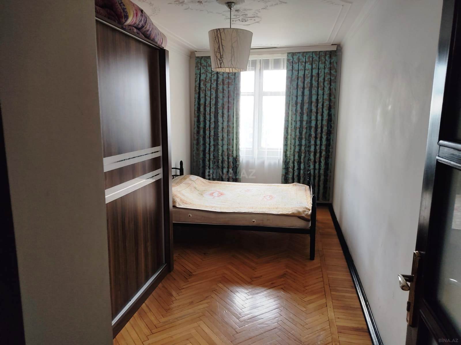 2 otaqlı Köhnə tikili, Şah İsmayıl Xətai m., Bakı