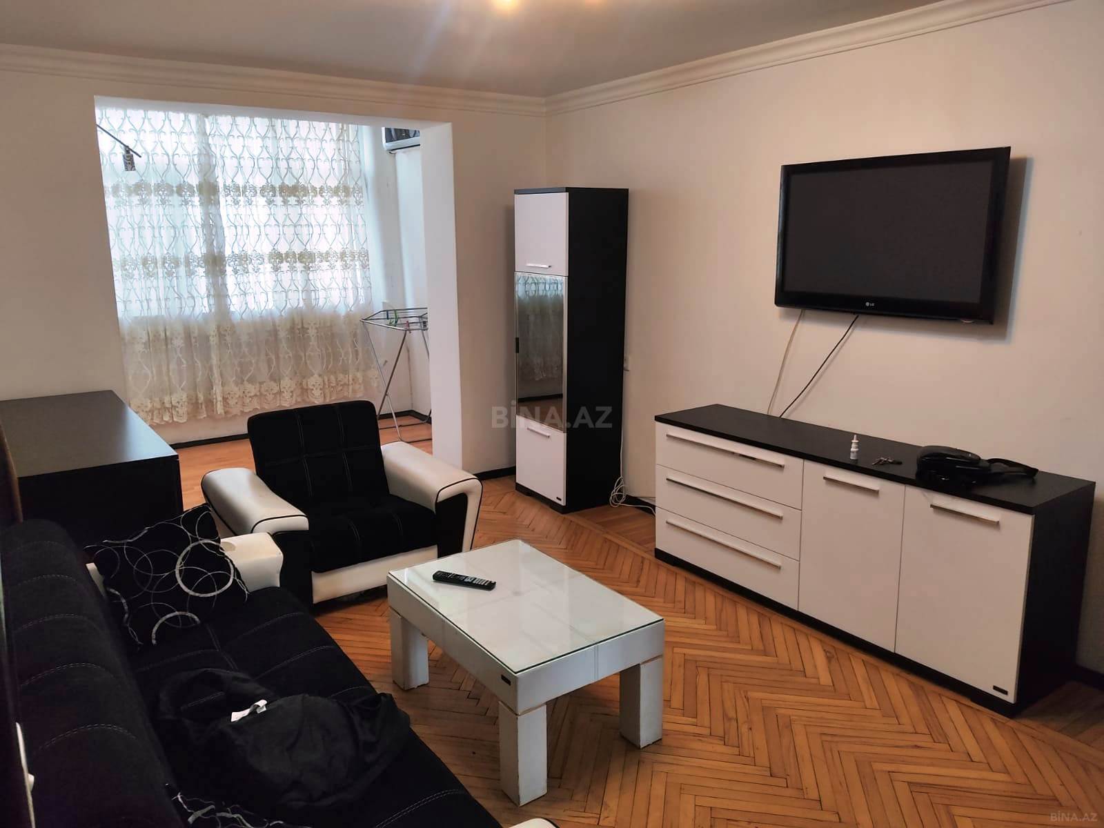 2 otaqlı Köhnə tikili, Şah İsmayıl Xətai m., Bakı
