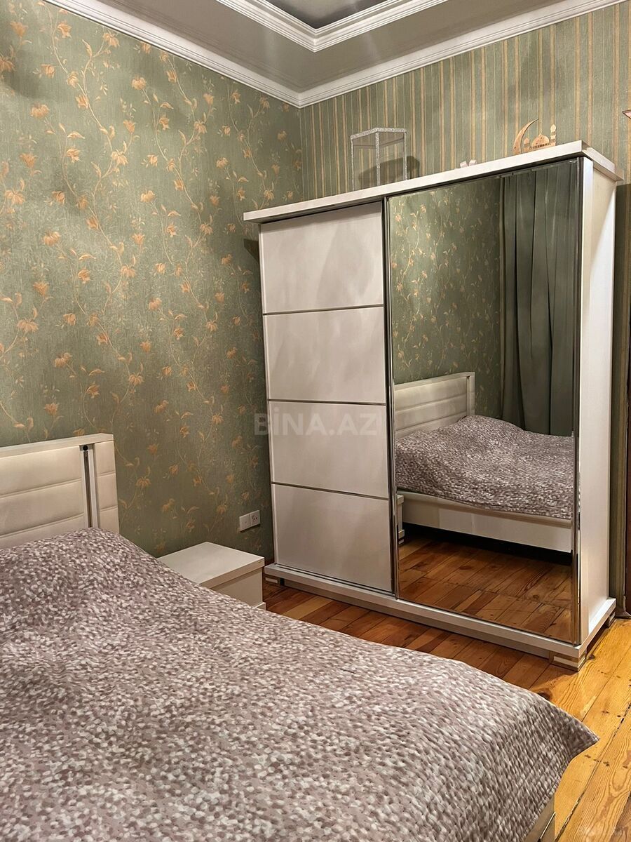 2 otaqlı Köhnə tikili, Şah İsmayıl Xətai m., Bakı