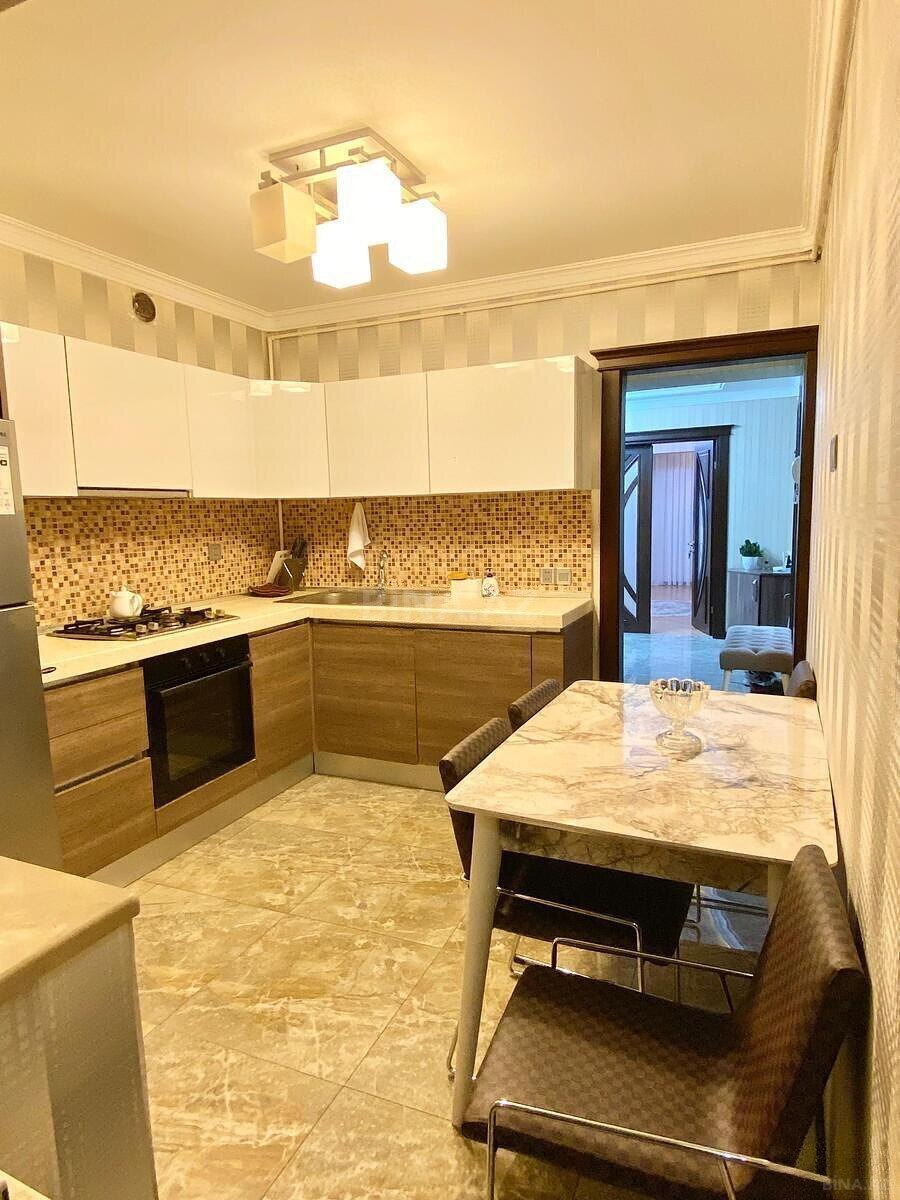 3 otaqlı Köhnə tikili, Elmlər Akademiyası m., Bakı