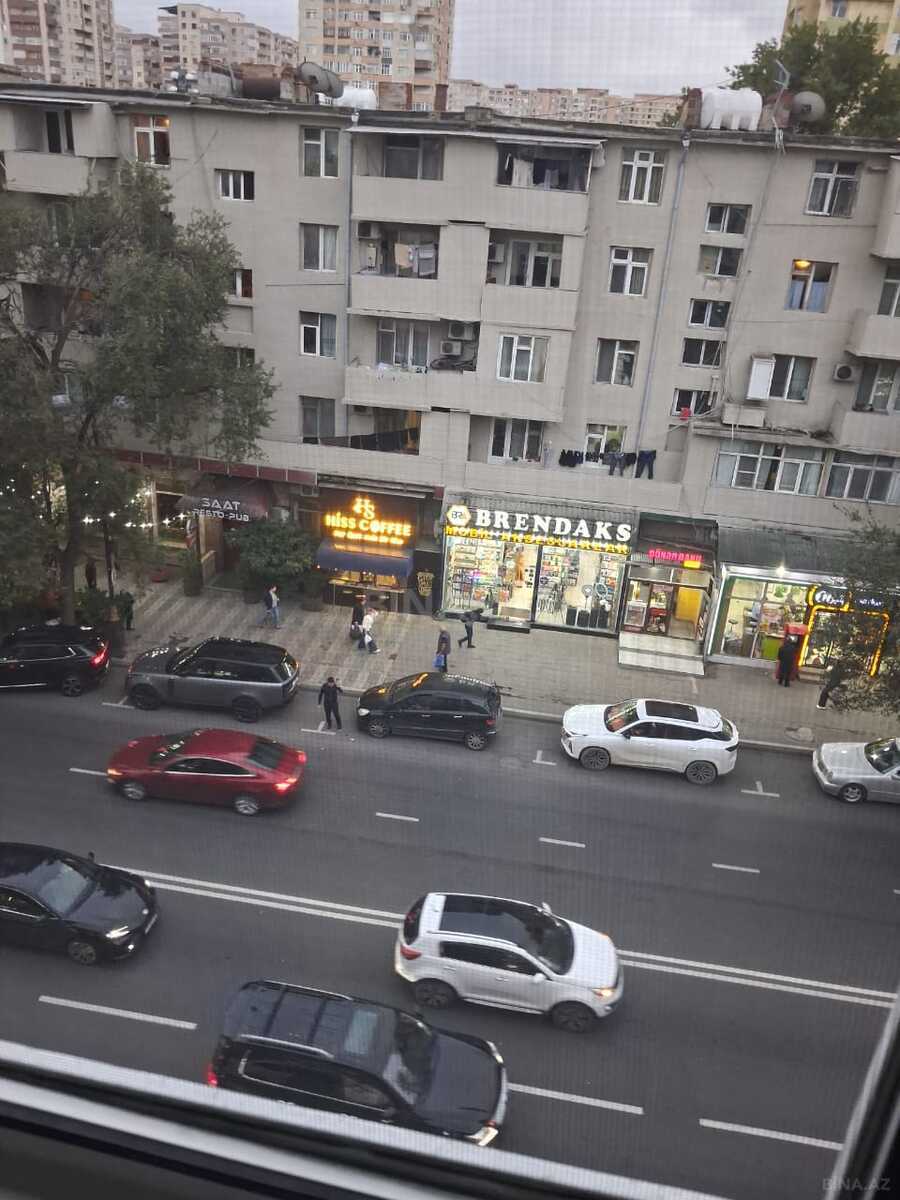 2 otaqlı Köhnə tikili, Elmlər Akademiyası m., Bakı