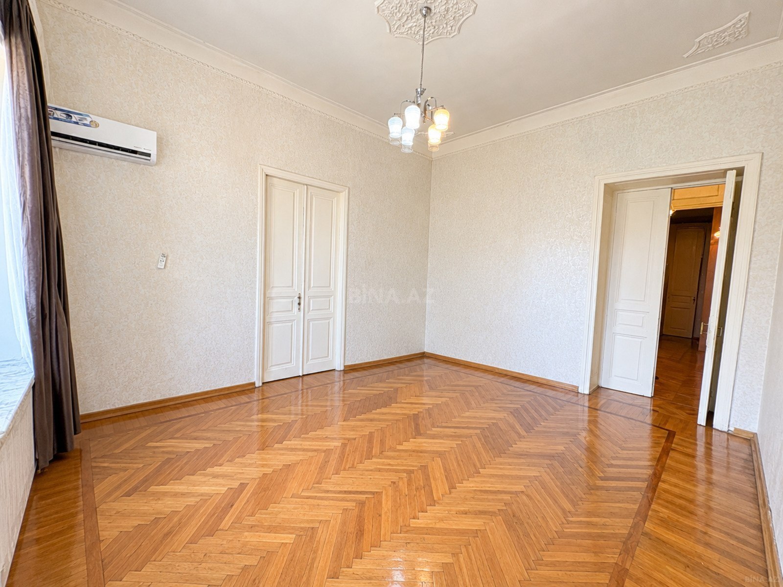3 otaqlı Köhnə tikili, 28 May m., Bakı