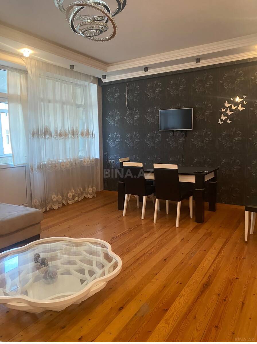 4 otaqlı Köhnə tikili, Bayıl q., Bakı