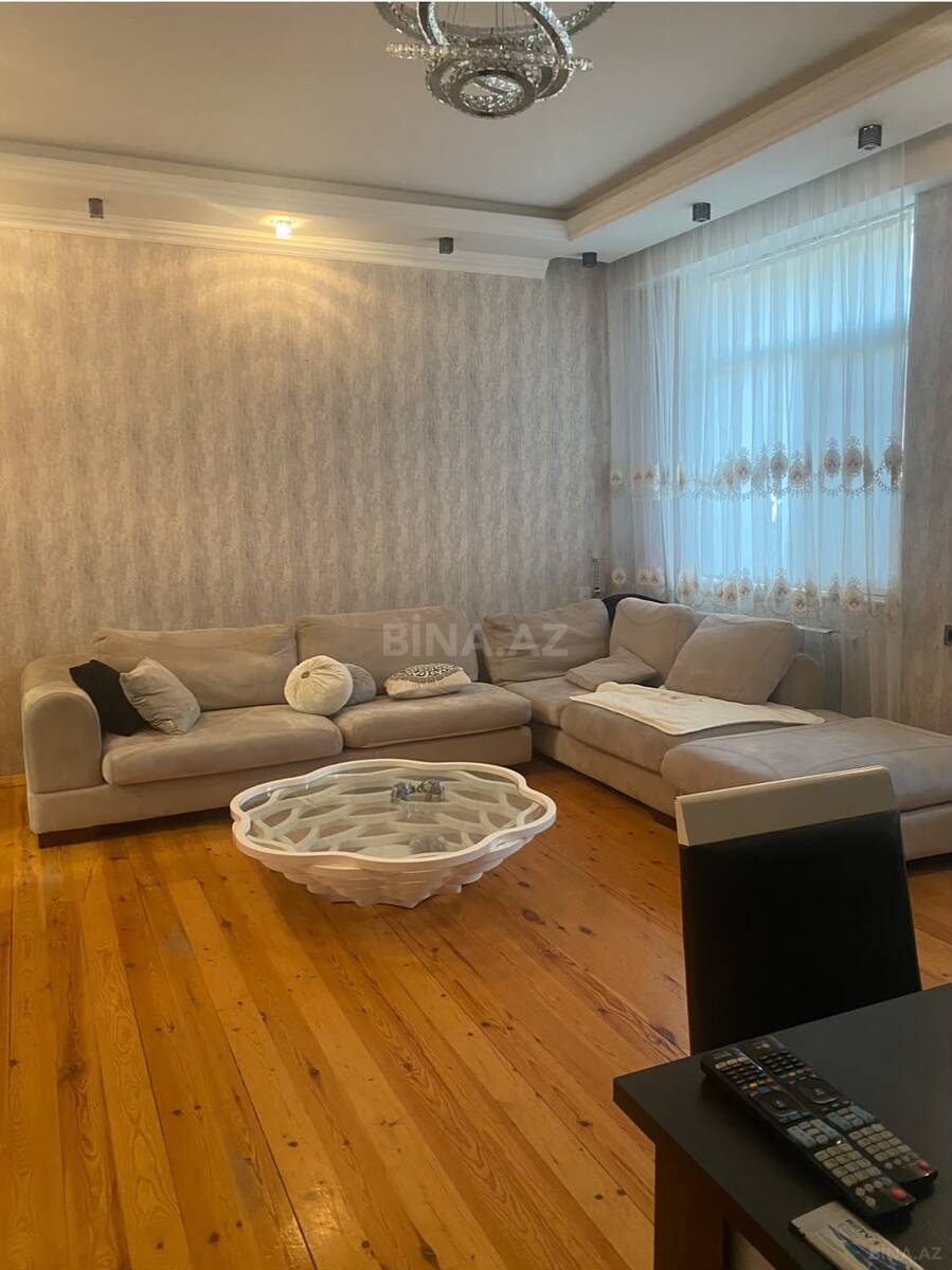 4 otaqlı Köhnə tikili, Bayıl q., Bakı