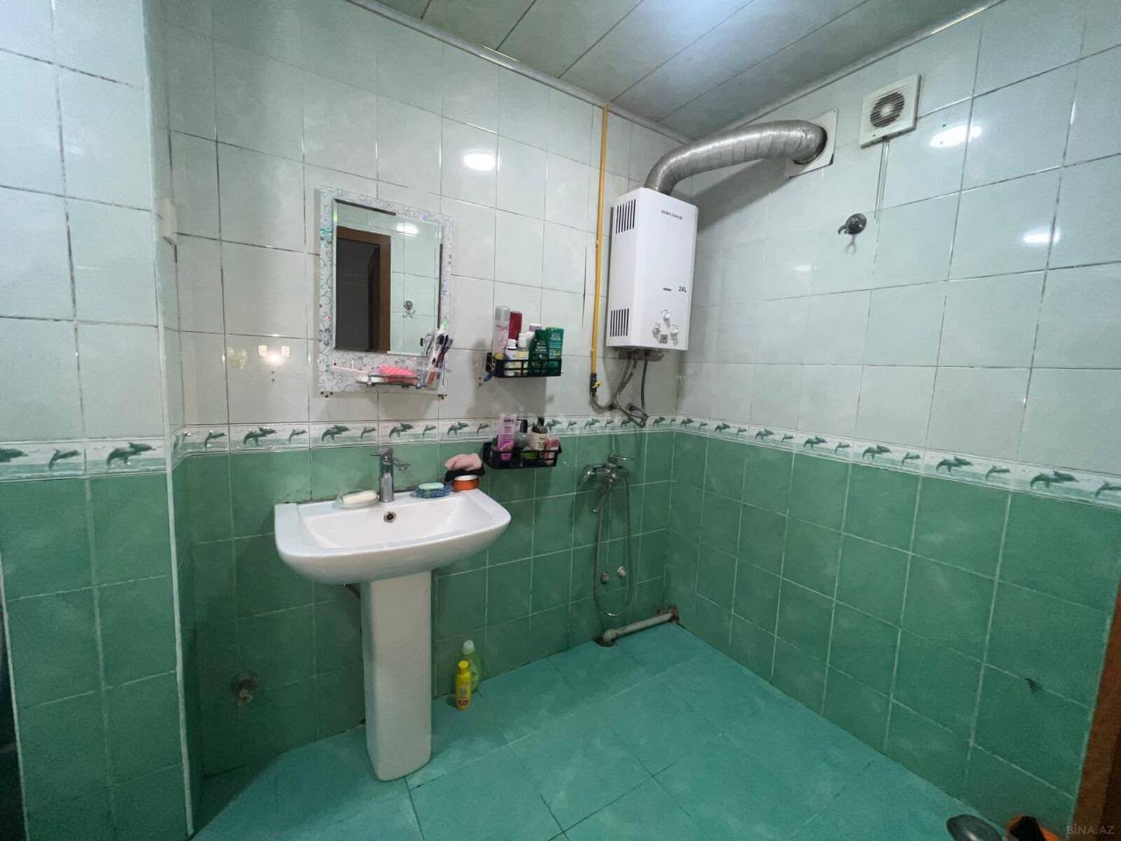 4 otaqlı Köhnə tikili, Neftçilər m., Bakı