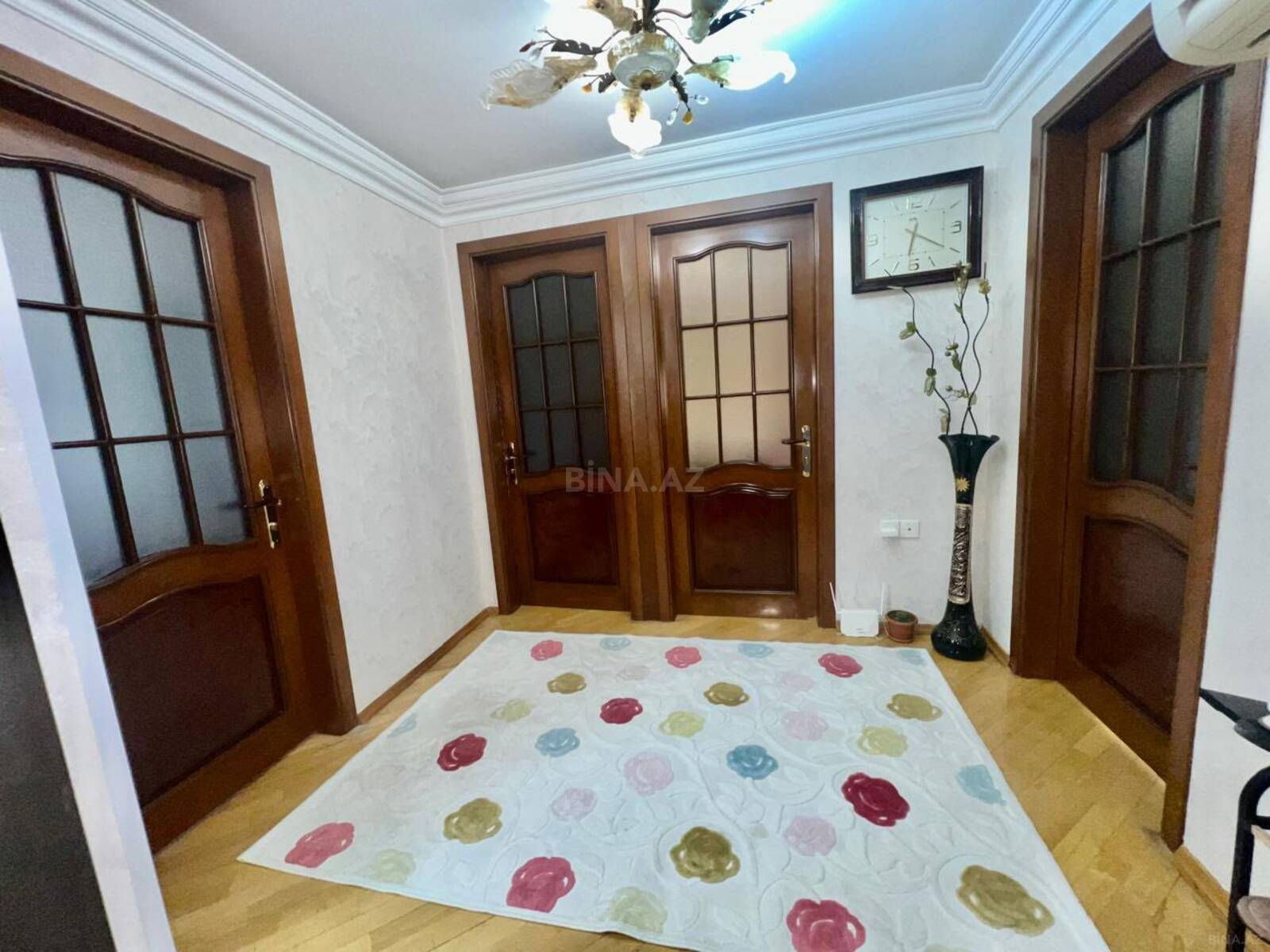 4 otaqlı Köhnə tikili, Neftçilər m., Bakı