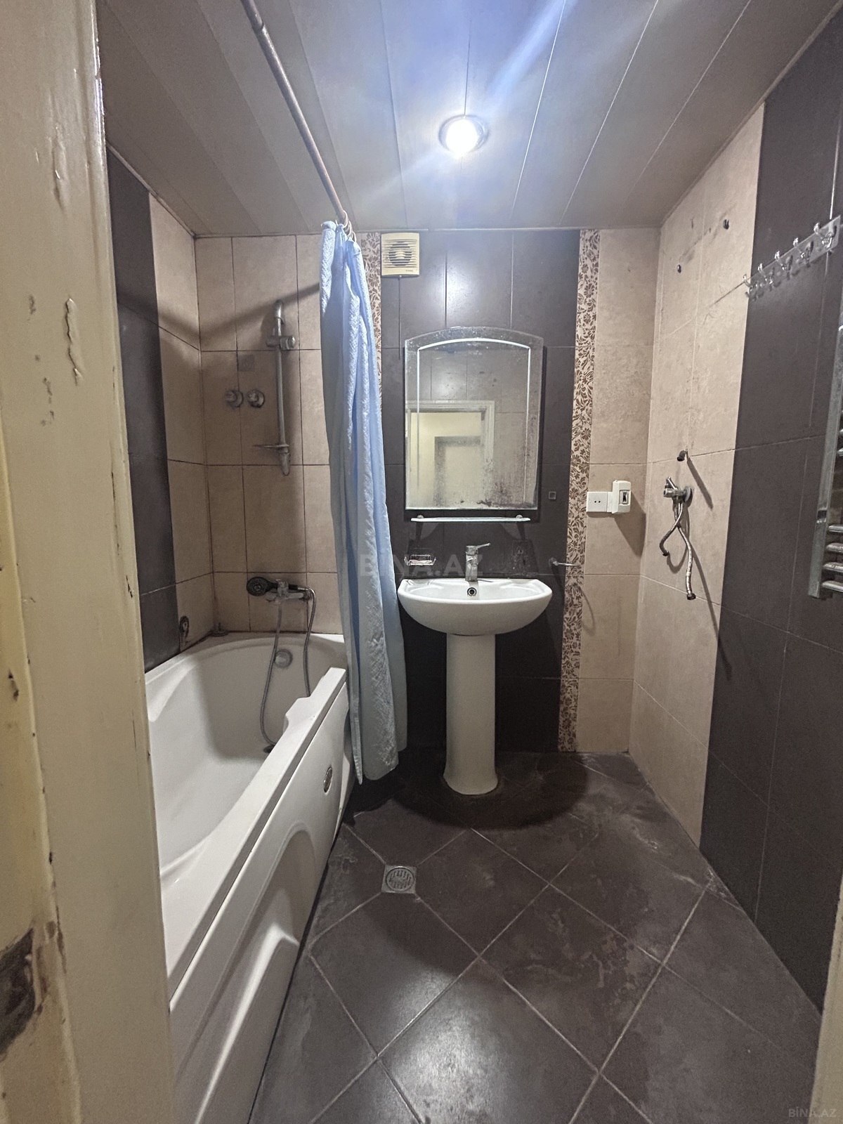 3 otaqlı Köhnə tikili, Elmlər Akademiyası m., Bakı
