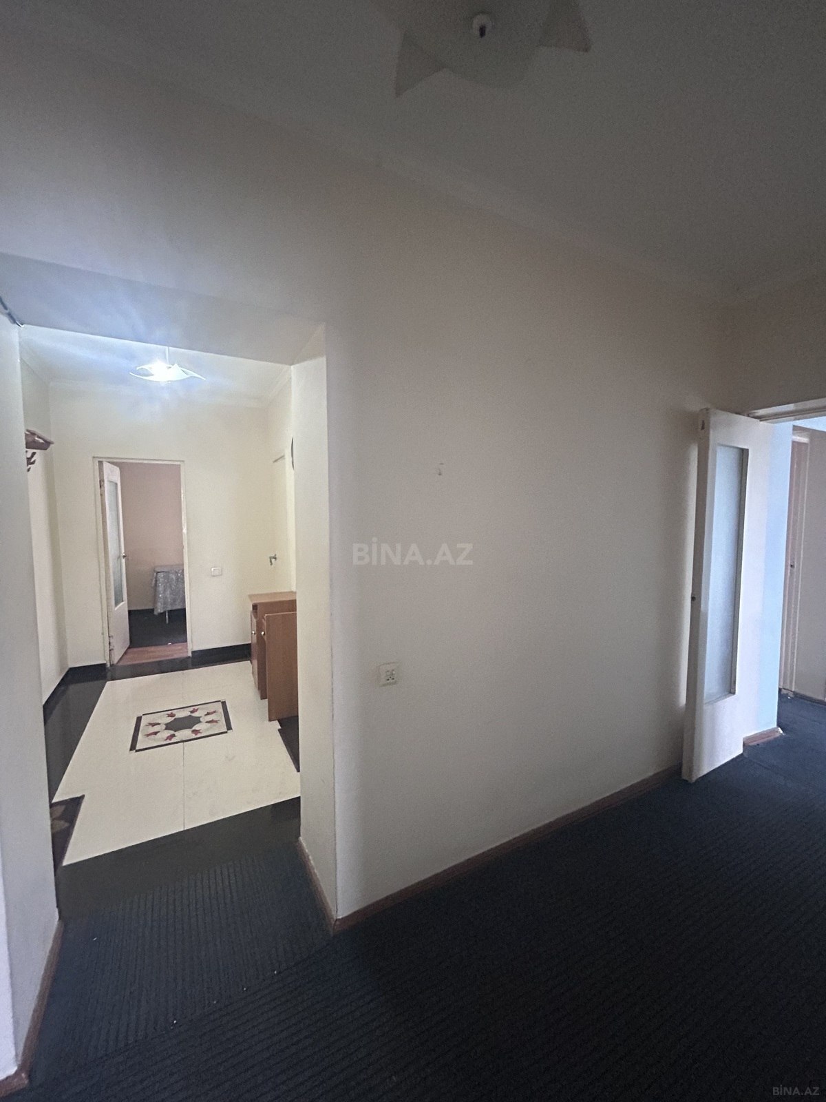 3 otaqlı Köhnə tikili, Elmlər Akademiyası m., Bakı