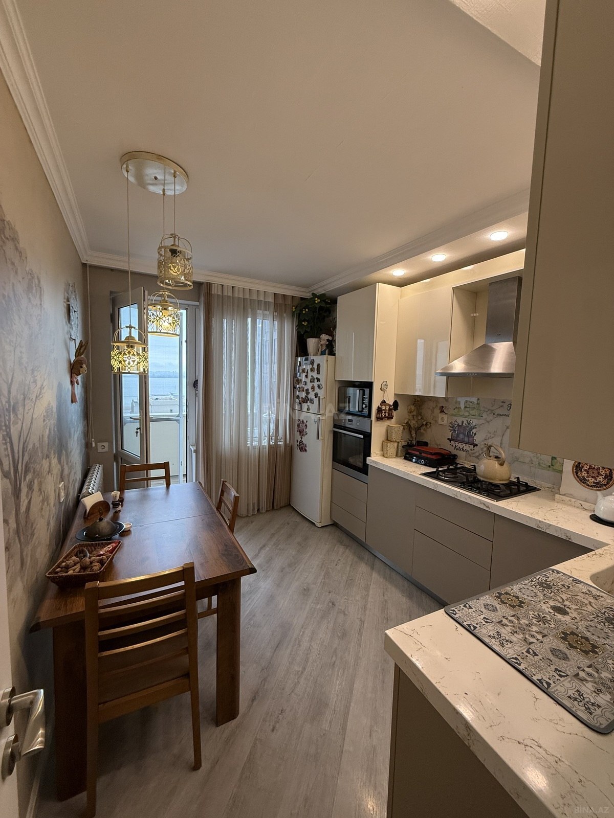 3 otaqlı Köhnə tikili, Bayıl q., Bakı