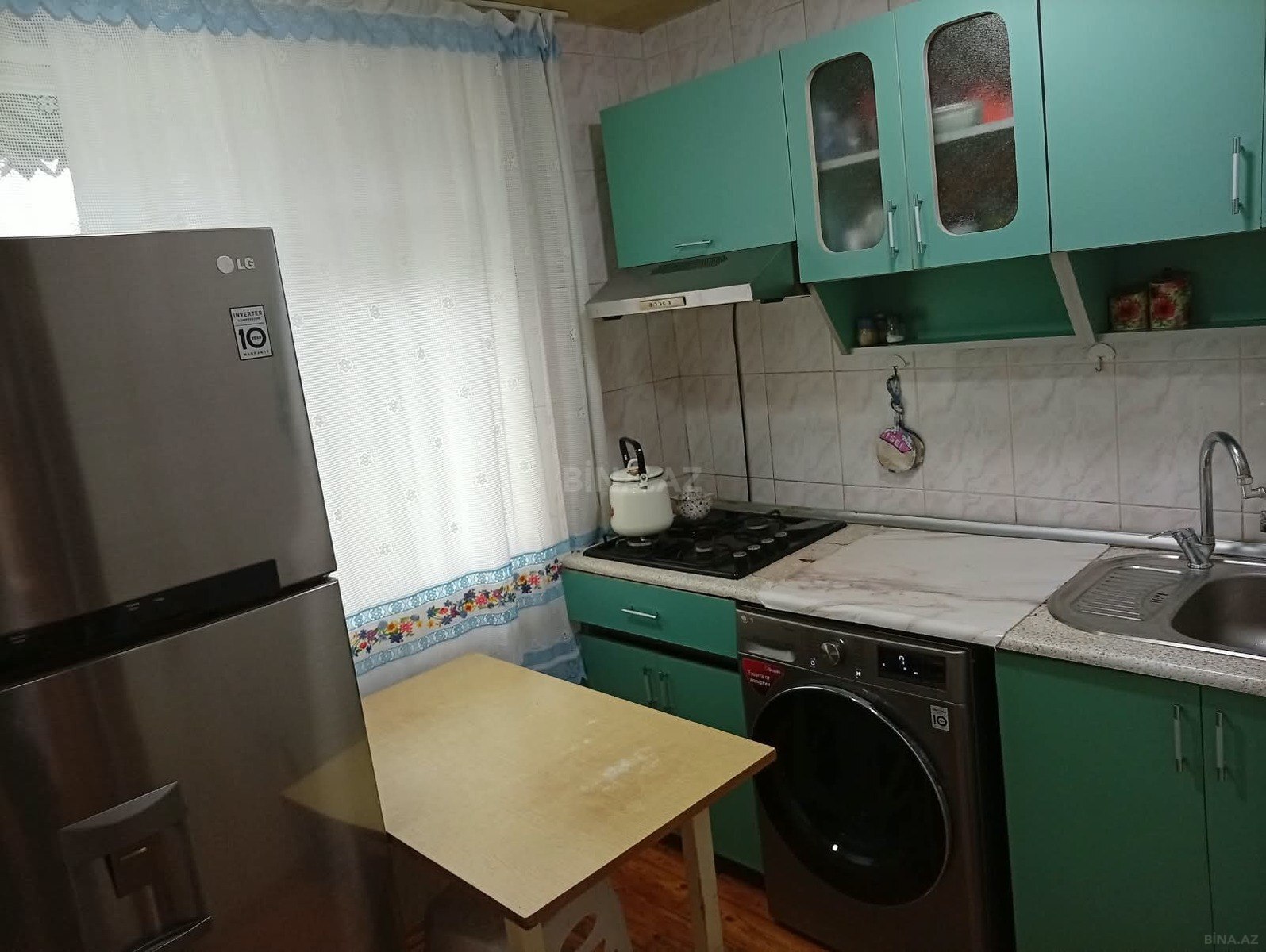 3 otaqlı Köhnə tikili, Xalqlar Dostluğu m., Bakı