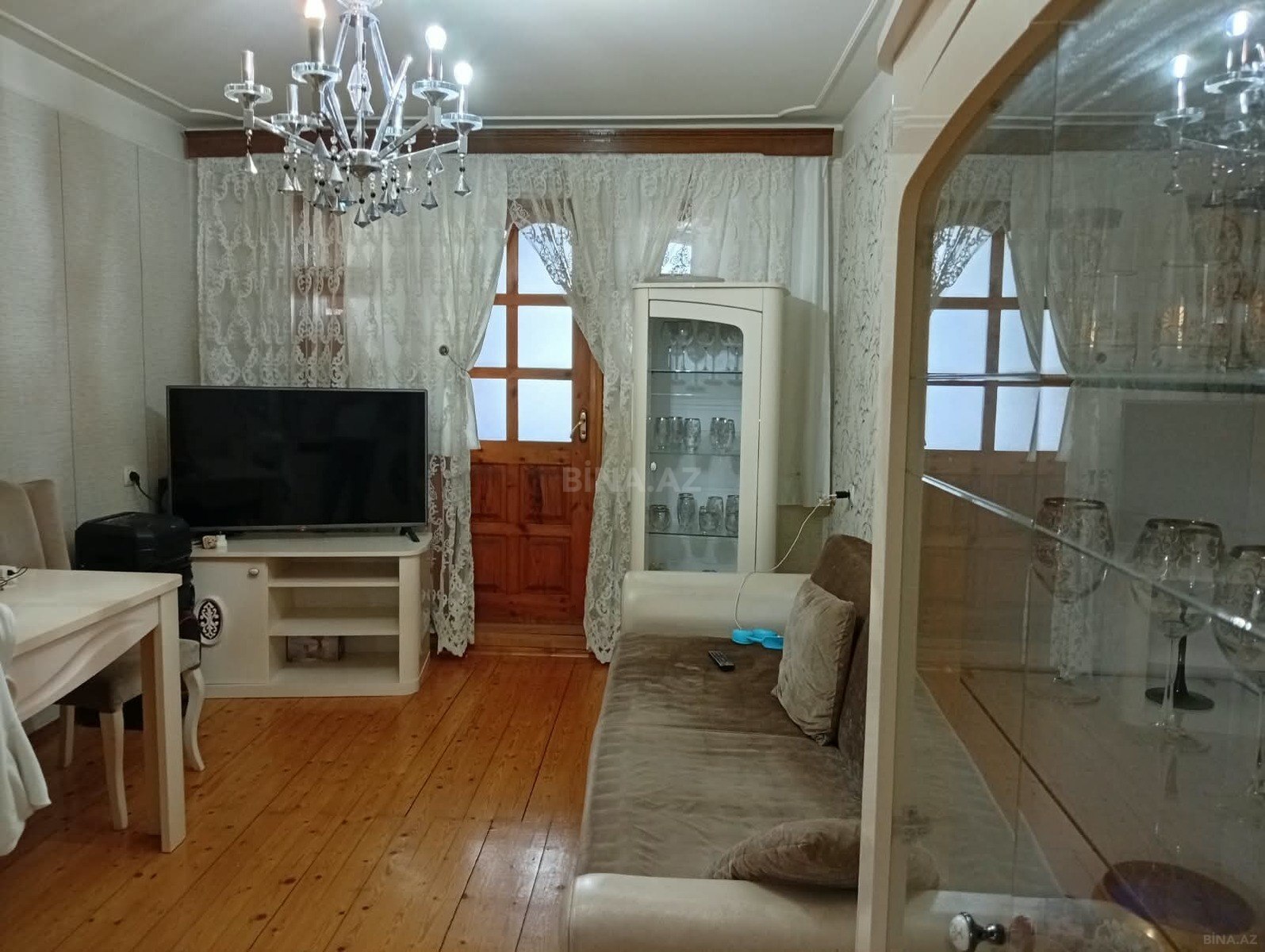 3 otaqlı Köhnə tikili, Xalqlar Dostluğu m., Bakı