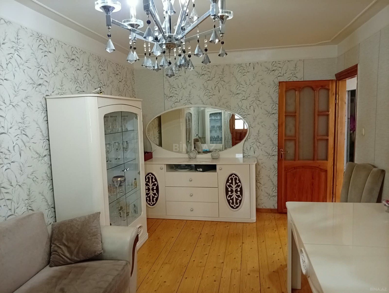 3 otaqlı Köhnə tikili, Xalqlar Dostluğu m., Bakı