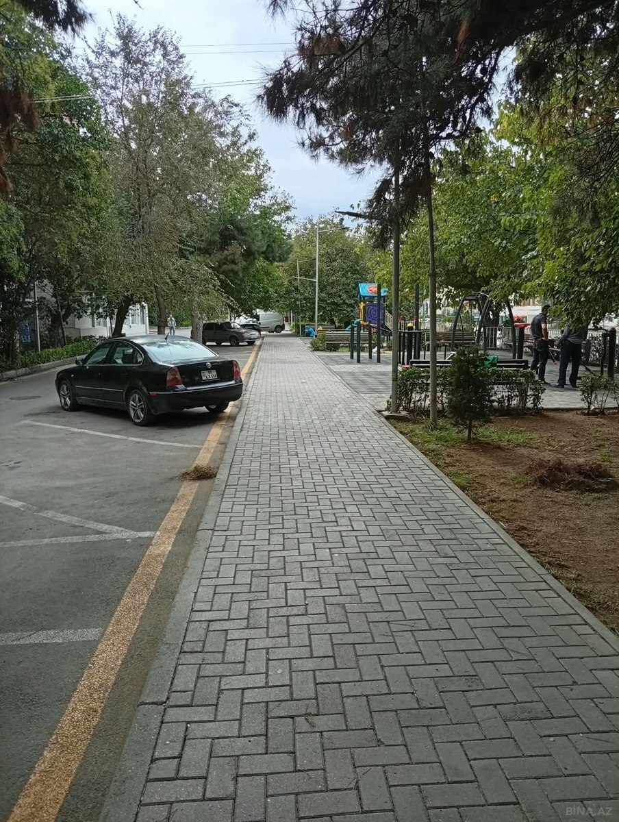 3 otaqlı Köhnə tikili, Xalqlar Dostluğu m., Bakı