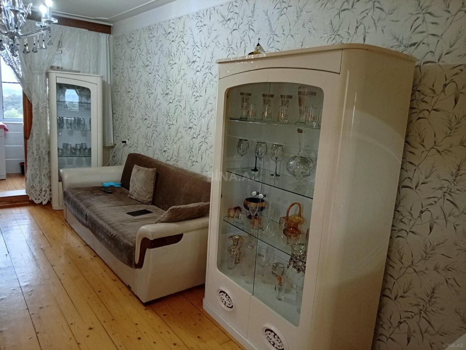 3 otaqlı Köhnə tikili, Xalqlar Dostluğu m., Bakı