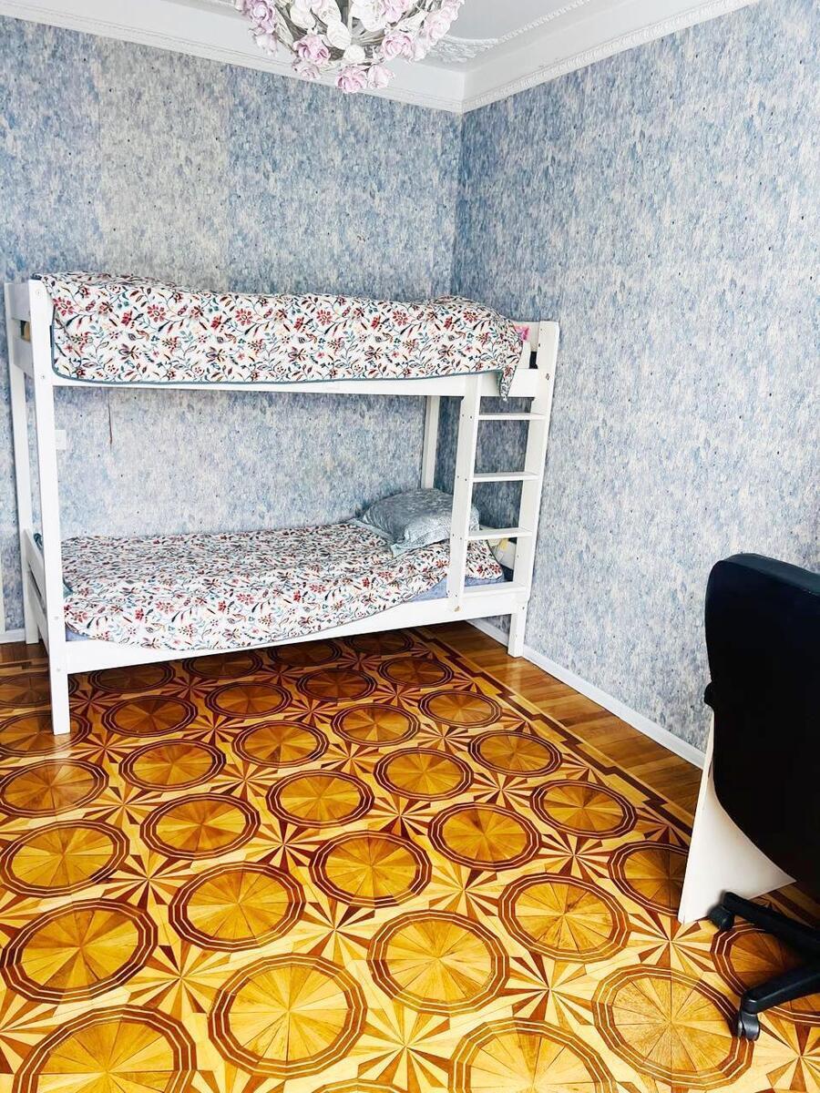 4 otaqlı Köhnə tikili, Memar Əcəmi m., Bakı
