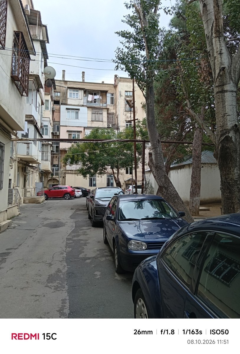 2 otaqlı Köhnə tikili, Elmlər Akademiyası m., Bakı