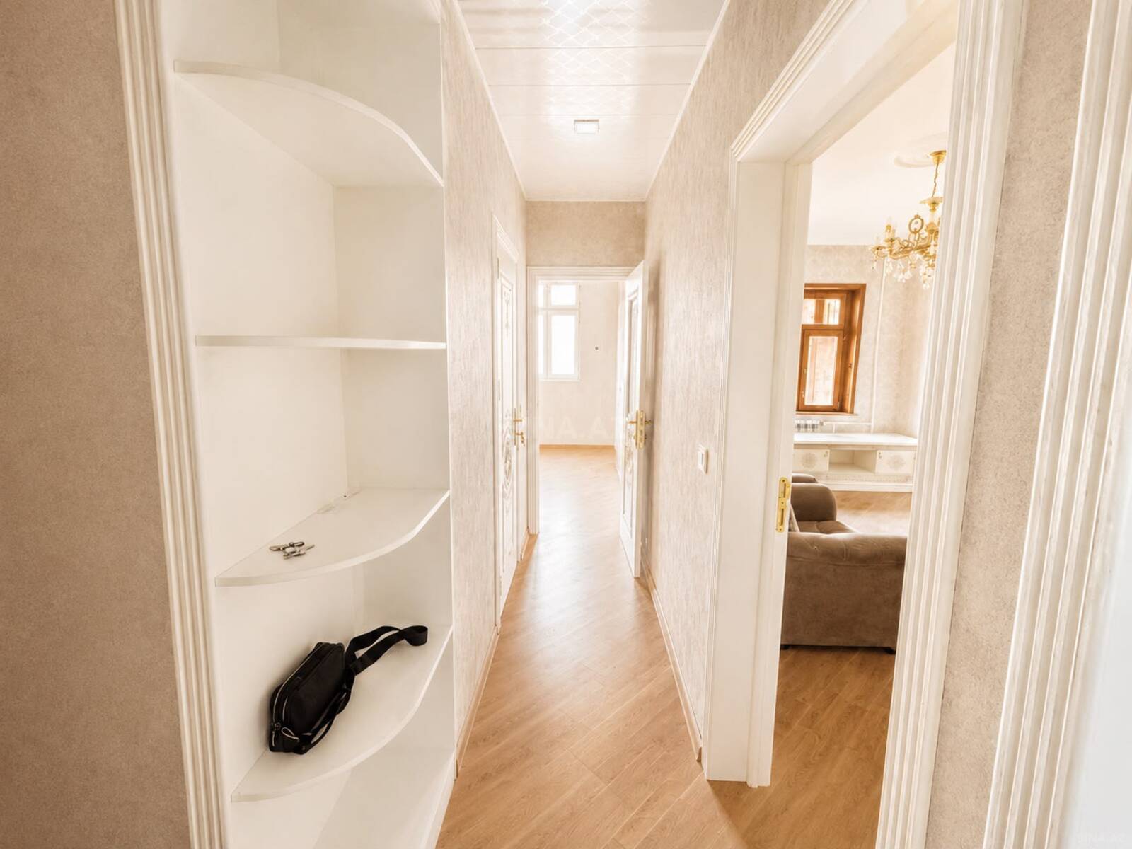 3 otaqlı Köhnə tikili, Bakıxanov q., Bakı