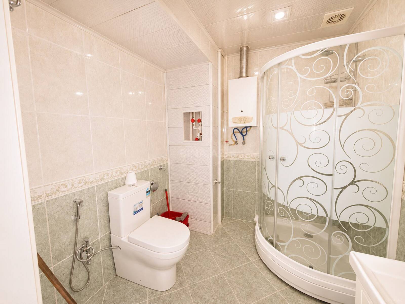 3 otaqlı Köhnə tikili, Bakıxanov q., Bakı