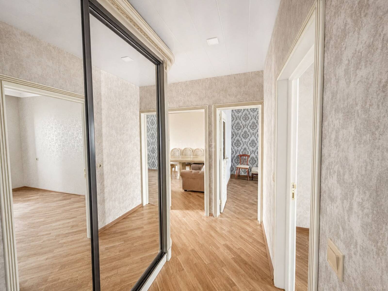 3 otaqlı Köhnə tikili, Bakıxanov q., Bakı